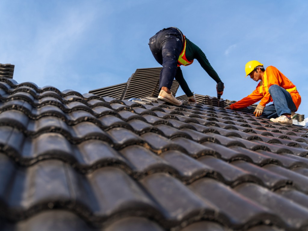 The Most Common Roof Issues in Aurora and How Roof Repair Contractors Can Help